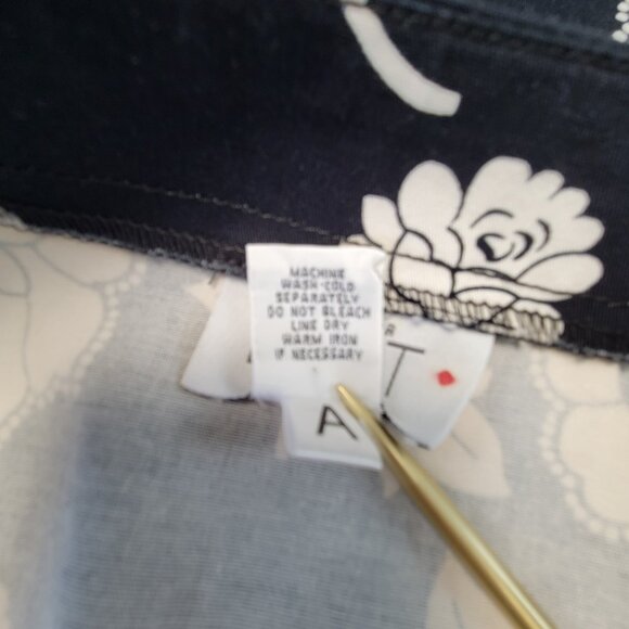 Vintage Ann Taylor Loft Black & White Floral Cotton Blend Print Skirt Size 8 Y2K - Picture 7 of 10